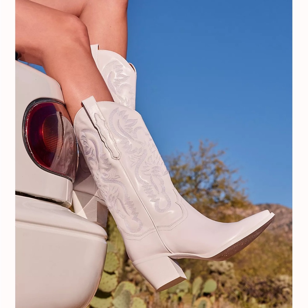 White Jeffrey Campbell Dagget Cowboy Boots size 8.5